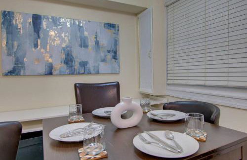 Book Now! 8-Min to Metro - King Bed- Old Town Central Retreat - Floyd's Freedom - - Foto 13