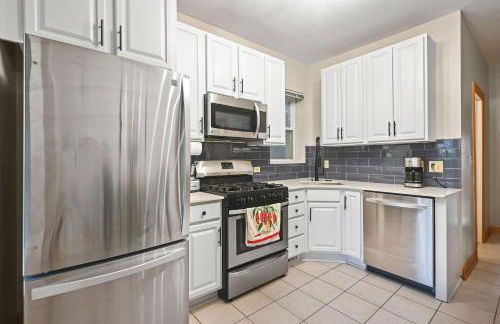 2 Bed Apt w/ Office, Free Parking, Near Wrigley - Foto 17
