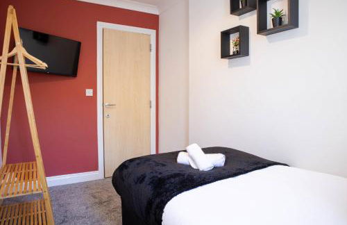 Contractor‑Heaven 5BR Home 4.5 Baths Wakefield - Foto 57