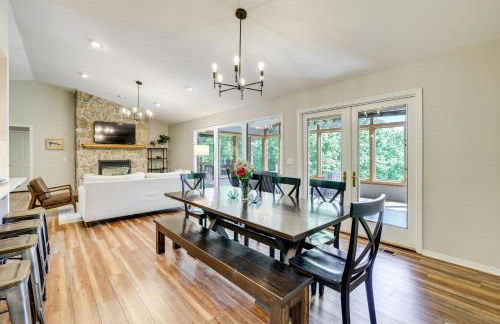 The Bella Vista Lakeside Treehouse Dock and Kayaks! - Photo 1