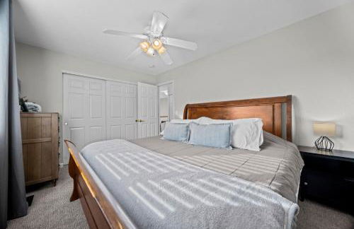 Golden View Townhouse - Walk to Downtown! - Photo 23