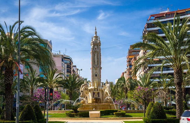 Explore o antigo centro da cidade de Alicante a pé - Foto 3