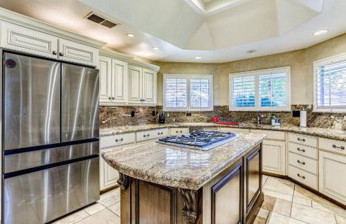 Billiards & Private Pool: Bright Clovis Home! - Foto 9