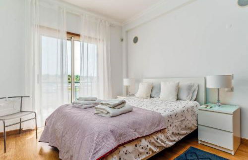 Bright 3-BR in Guia with Shared Pool by Lisbeyond - Foto 29