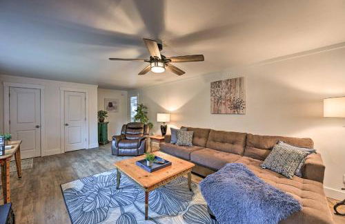 Modern Redmond Home with 2 Fireplaces and Yard! - Foto 4