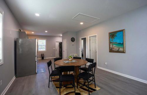 4 Min to Downtown - 11 to Elon - Washer and Dryer - Foto 10