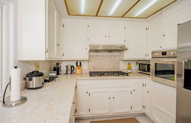 Serene Retreat & Modern Comforts in Rowland Heights - Foto 23