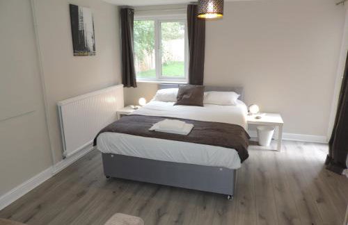 5 Bed Camberley Airport Accommodation - Foto 19