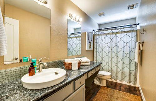 Fun with Family! Goodyear Getaway with Outdoor Oasis - Foto 21