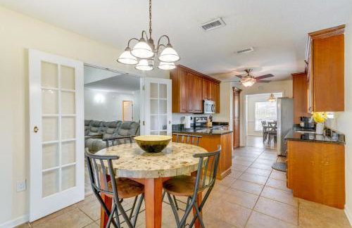 Mary Esther Home with Private Pool and Fireplace! - Foto 11