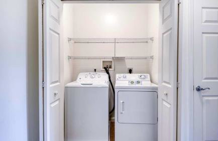 Luxury Modern Apt with Patio - Foto 26