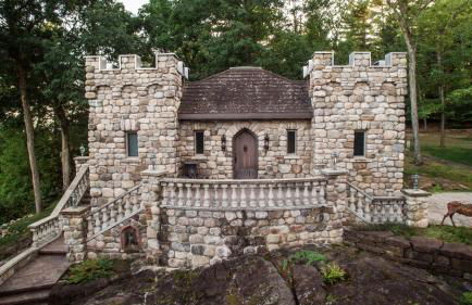 HIGHLANDS CASTLE overlooking Lake George plus 2 other CASTLES & SUITES - Foto 73