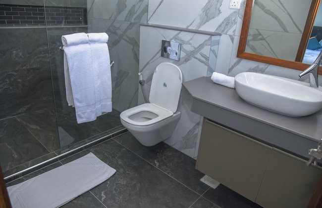 Mira Heights Suite & Conferencing - Photo 18
