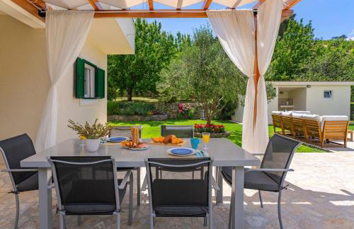 VILLA ROKO with 4 bedrooms, 32sqm heated pool - Photo 10