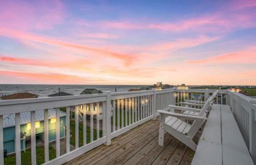 "The Ocean Aire" , 30 secs from the sand! - Photo 1