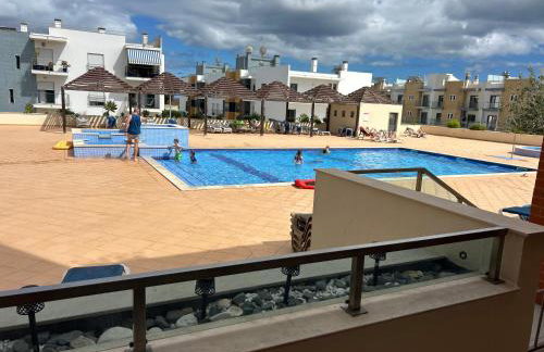 Lagos Apt with pool and huge balcony Very close to Beach and Marina - Foto 2