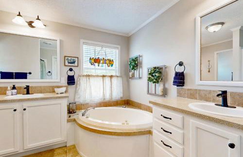 Renovated Retreat with Private Pool and Hot Tub - Photo 13