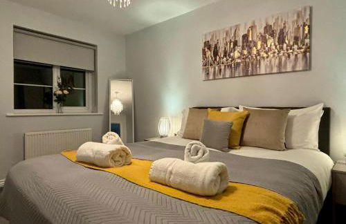 Eskdale Townhouse- Spacious 4BR ,Crawley, Free Wifi, Parking, fully equipped, contractor friendly, temporary relocations welcome, near Gatwick Airport - Foto 3