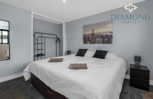 Brand New 4 Bedroom House - Sleeps 4 Fully Equipped, Free Parking, WiFi, Perfect for CONTRACTORS by Diamond Short Lets - Photo 11