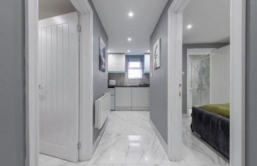 Bright 2-Bedroom Ensuite Apartment with Kitchen - Foto 34