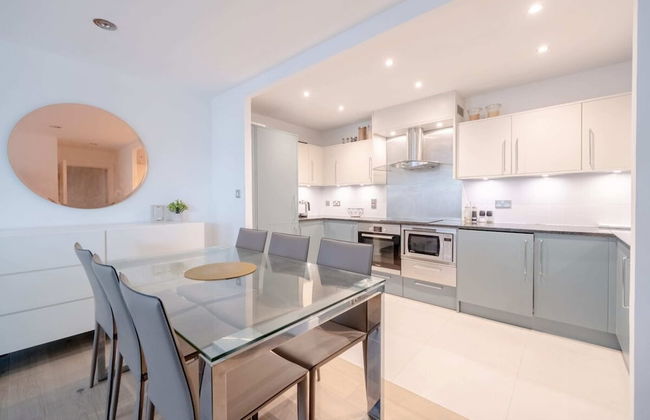 Central 2BD Flat w/ River View Balcony - Vauxhall! - Photo 11