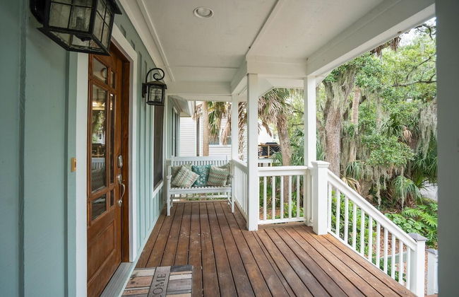 Stunning Marsh & Water Views in This Completely Renovated Three Bedroom Home - Foto 50