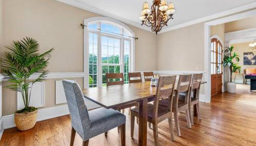 Lush Palace Has Power and Water, MTR Options - Foto 5