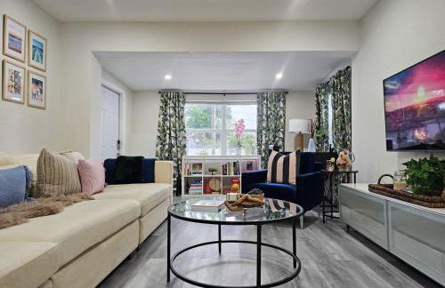 The Ruby - Hot Tub - King beds - Close to LMC - Foto 12