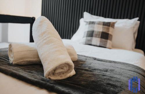 Sophisticated & Stylish Flat near Manchester Airport - Sleeps 9 - Foto 19