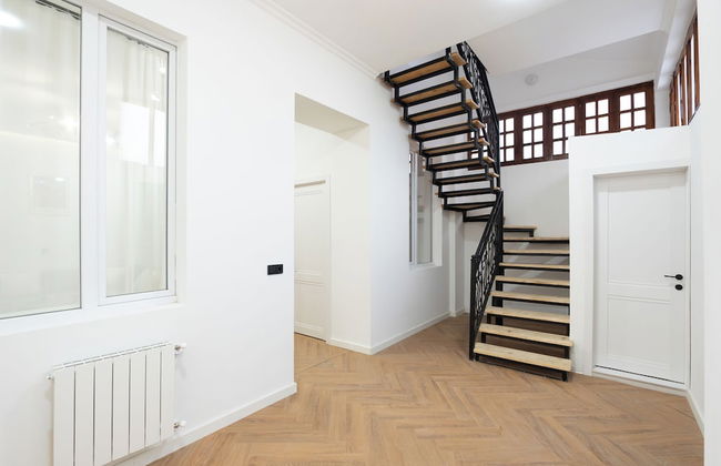 Chic & Modern 4BR Home in Old Tbilisi - Photo 31