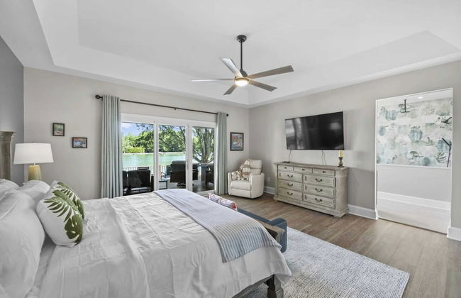 Water, Water Everywhere by Avantstay Pool + Dock - Foto 14