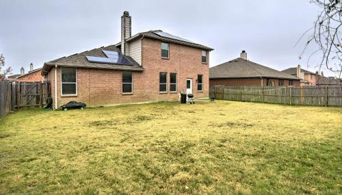 Quiet Arlington House with Yard near Joe Pool Lake! - Foto 2