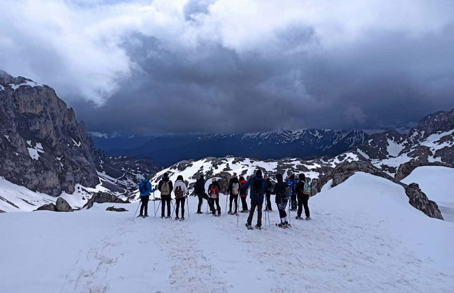 Paseo privado con raquetas de nieve por los Picos de Europa - Foto 3