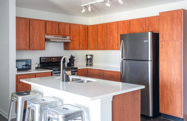 Modern Condo With Pool, Gym, Workspaces & BBQ - Foto 2