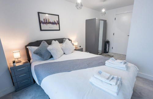 Luxury 2 Bed Apartment, with a balcony city & canal view in Manchester City Centre! - Foto 32
