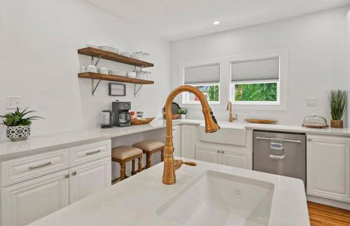 Remodeled Historic 1800s Carriage House, The Castle Garden, Colonial Modern Mansion - Foto 18