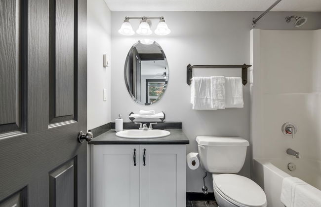 SPACIOUS 2-Br 2-Ba | Ski In/Out | Pool & Hot Tubs | in Heart of PANORAMA RESORT - Photo 16