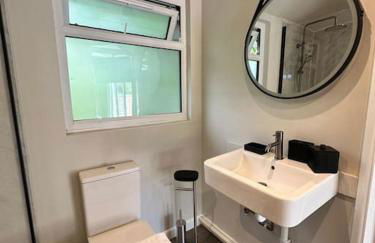 Luxurious Glass House with Private Hot tub - Photo 3