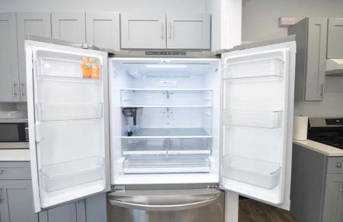 Spacious Home with Parking, Laundry - Near RU, RWJ, NJ Transit - Foto 10