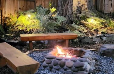 Knotty Shack- Unique Tiny Log Cabin with Hot Tub - Foto 24