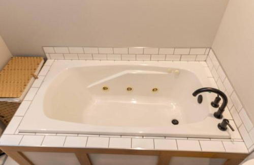 Trailside vacation home—easy walk to Winthrop - Foto 27