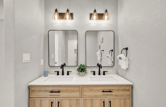 Spacious & Homey 4br/3ba W/amenities Near Downtown - Foto 22