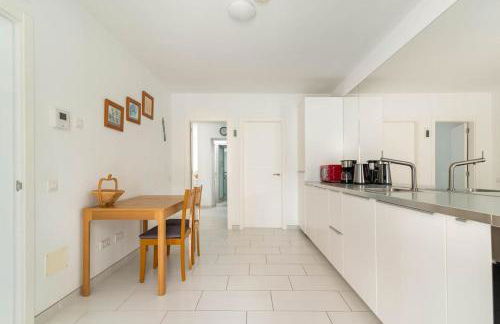 Big Villa Tauro with Private Heated Saltwater Pool & Jacuzzi & BBQ & Game Room & Arcade Games - Foto 48