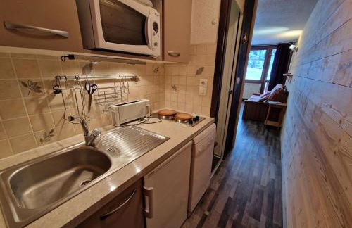 Studio moderne au pied des pistes avec balcon Sud - FR-1-181-2555 - Foto 11