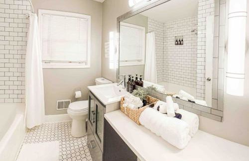 In-Shower Sauna, Fenced Yard w Deck & BBQ Near ATL - Foto 29