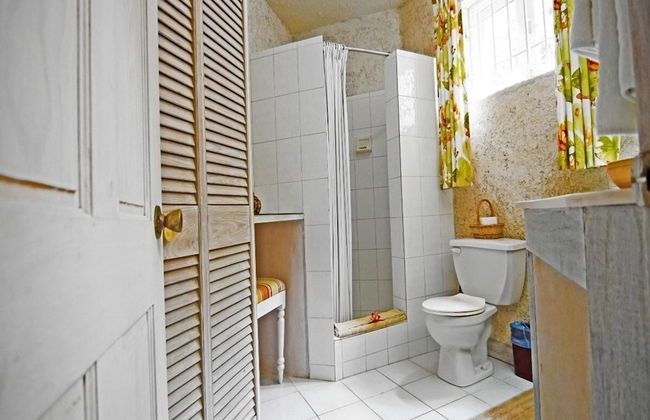 Sea Symphony Barbados - 6 B R Beachfront Villa w Staff - Foto 19