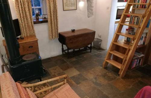 The Cwtsh at Ffynnon Clun: unique. - Photo 36