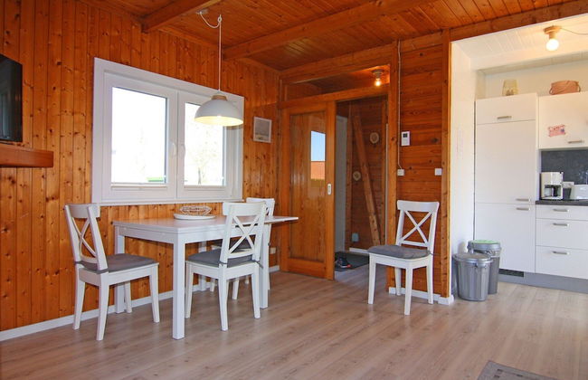 Inviting log House With 2 Terraces and Cozy Fireplace in Damp - Foto 16