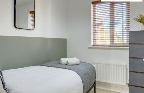 LARGE 4 Bedroom Semi-Detached House Sleeps 7 By Klarok Short Lets & Serviced Accommodation - Foto 7