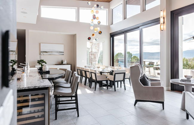 Lakeview Luxury Home in Vineyard w Infinity Pool hot tub - Photo 1